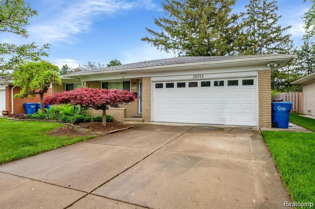 28314 James Drive, Warren, MI 48092