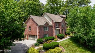 724 Summit Lake Court, Knoxville, TN 37922