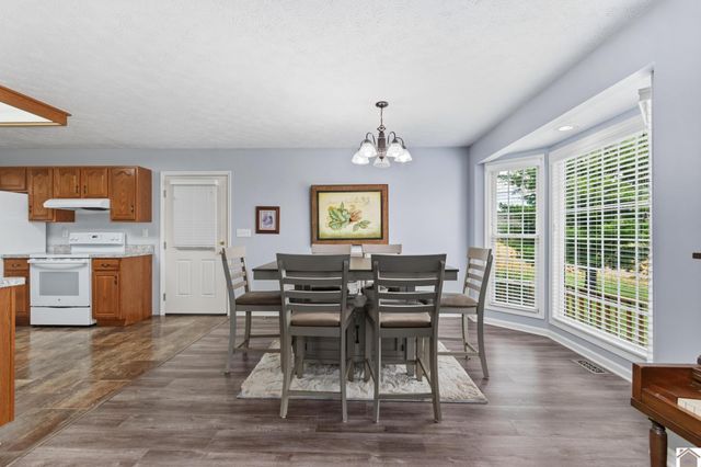 150 Lakeview Dr., Marion, KY 42064