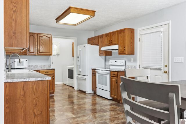 150 Lakeview Dr., Marion, KY 42064