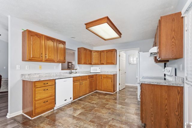 150 Lakeview Dr., Marion, KY 42064