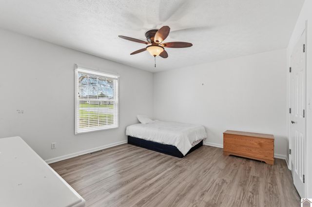 150 Lakeview Dr., Marion, KY 42064