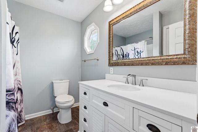 150 Lakeview Dr., Marion, KY 42064