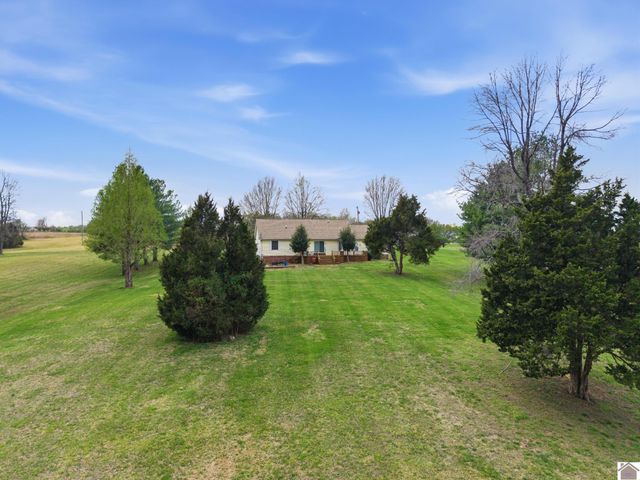 150 Lakeview Dr., Marion, KY 42064
