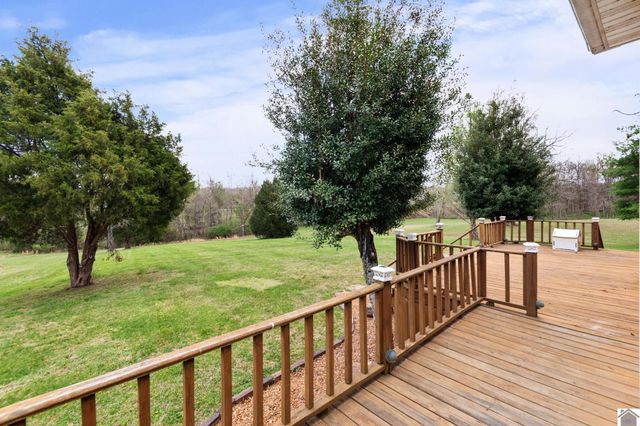 150 Lakeview Dr., Marion, KY 42064