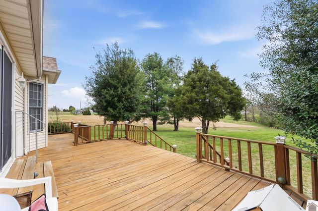 150 Lakeview Dr., Marion, KY 42064