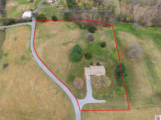 150 Lakeview Dr., Marion, KY 42064