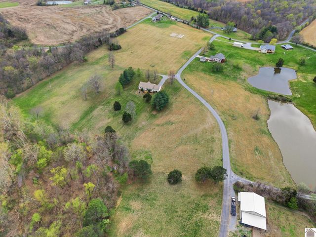 150 Lakeview Dr., Marion, KY 42064