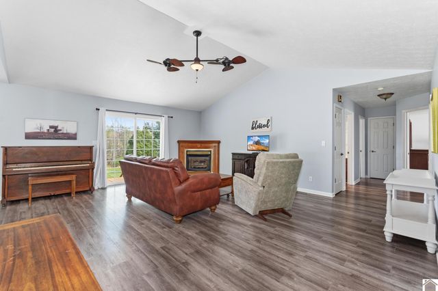 150 Lakeview Dr., Marion, KY 42064