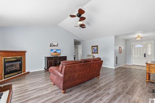 150 Lakeview Dr., Marion, KY 42064