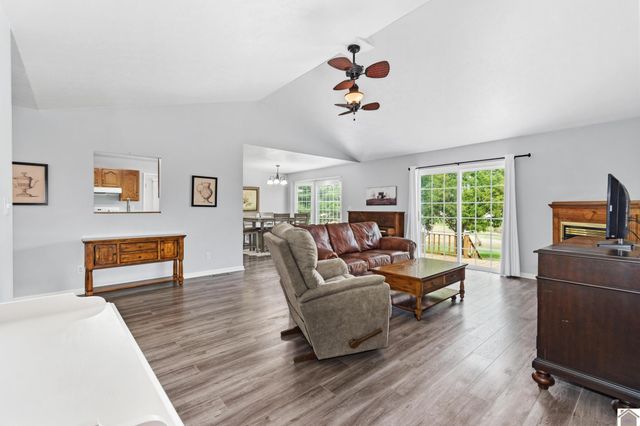 150 Lakeview Dr., Marion, KY 42064