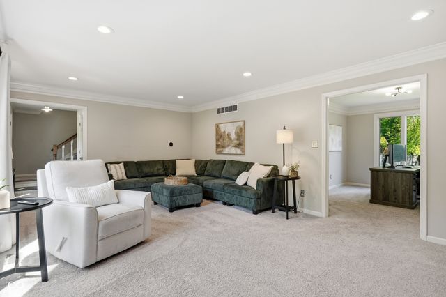 700 Round Court, Zionsville, IN 46077