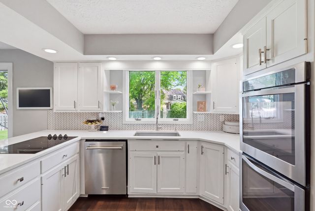 700 Round Court, Zionsville, IN 46077