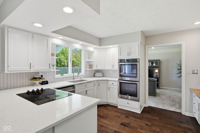 700 Round Court, Zionsville, IN 46077