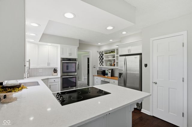 700 Round Court, Zionsville, IN 46077
