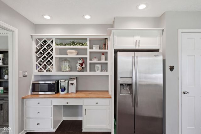 700 Round Court, Zionsville, IN 46077