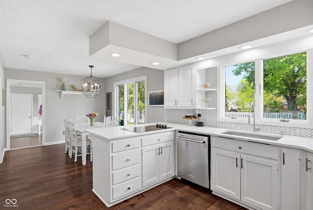 700 Round Court, Zionsville, IN 46077