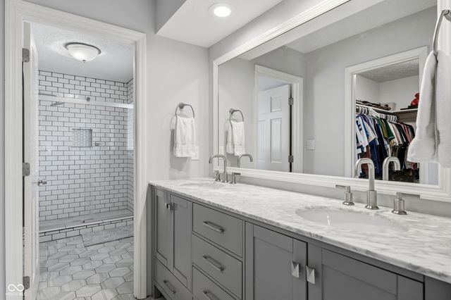 700 Round Court, Zionsville, IN 46077