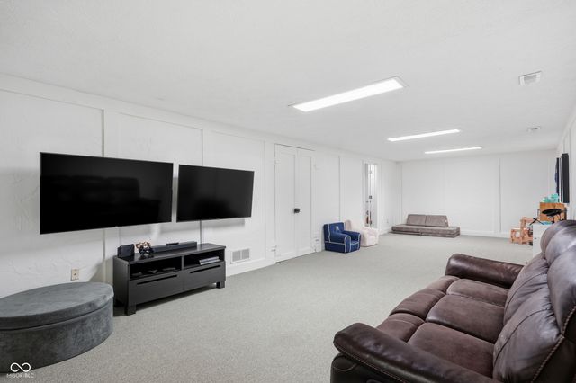 700 Round Court, Zionsville, IN 46077