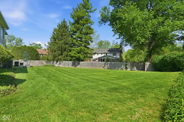 700 Round Court, Zionsville, IN 46077