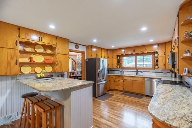 503 S CENTRAL Avenue, Knox City, TX 79529