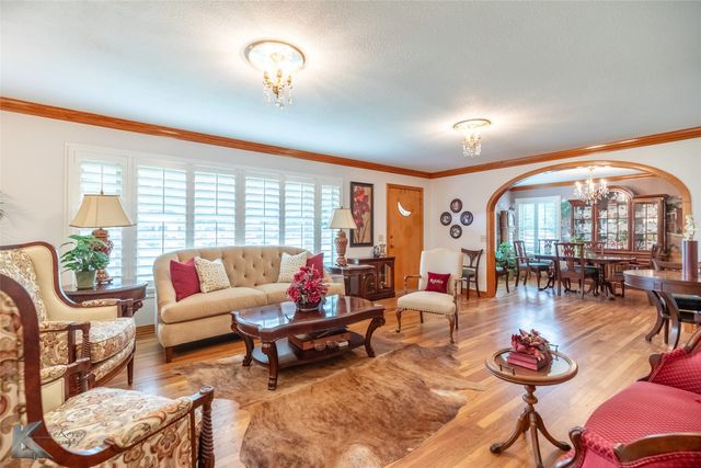 503 S CENTRAL Avenue, Knox City, TX 79529