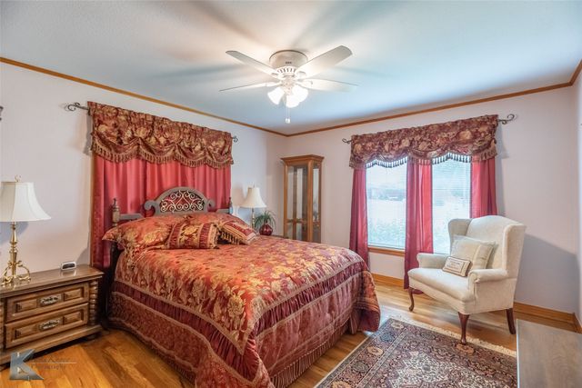 503 S CENTRAL Avenue, Knox City, TX 79529