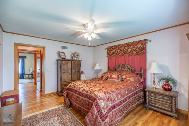 503 S CENTRAL Avenue, Knox City, TX 79529