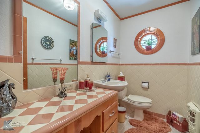 503 S CENTRAL Avenue, Knox City, TX 79529