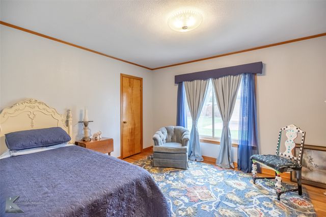 503 S CENTRAL Avenue, Knox City, TX 79529