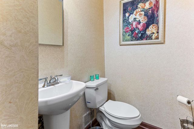 33157 Mccoy Drive, Sterling Heights, MI 48312