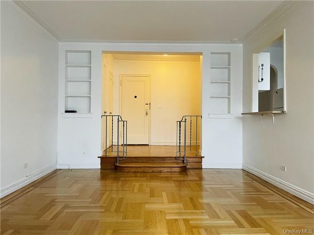 210 Martine Avenue 5N, White Plains, NY 10601