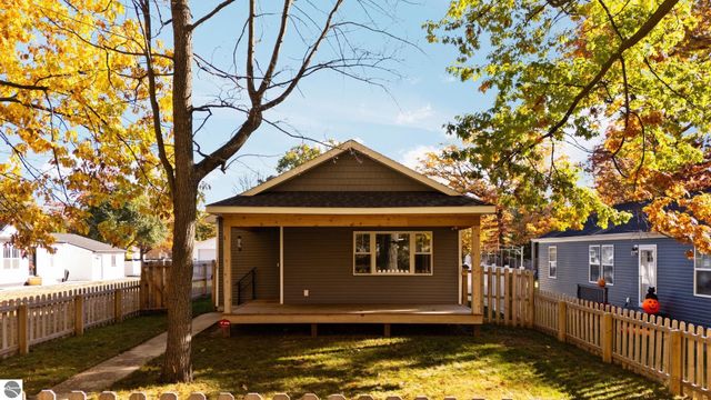 1215 Santo Street, Traverse City, MI 49686