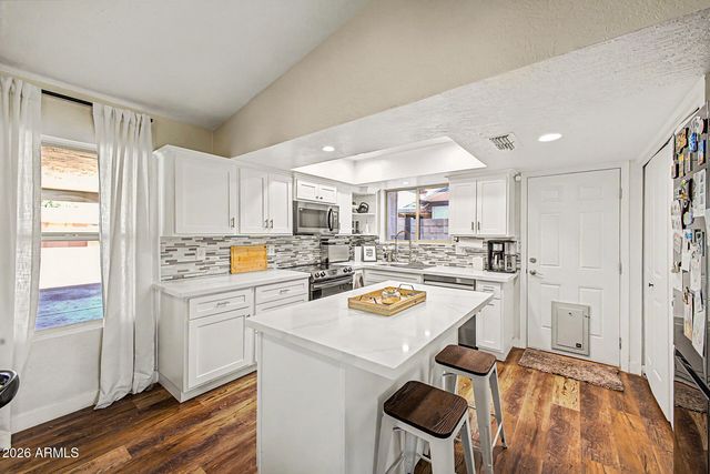 331 W TARO Lane, Phoenix, AZ 85027
