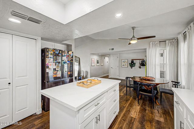 331 W TARO Lane, Phoenix, AZ 85027