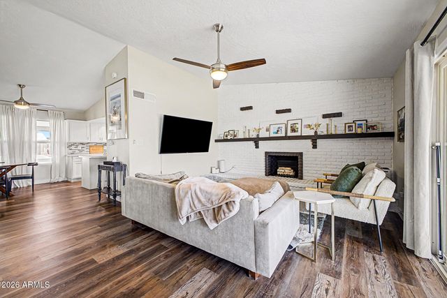 331 W TARO Lane, Phoenix, AZ 85027