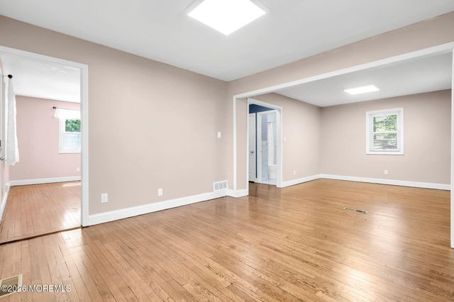 32 Bruning Lane, Spotswood, NJ 08884