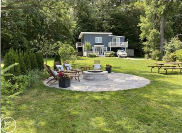 2100 Gray Park Drive, Oregon Twp, MI 48446
