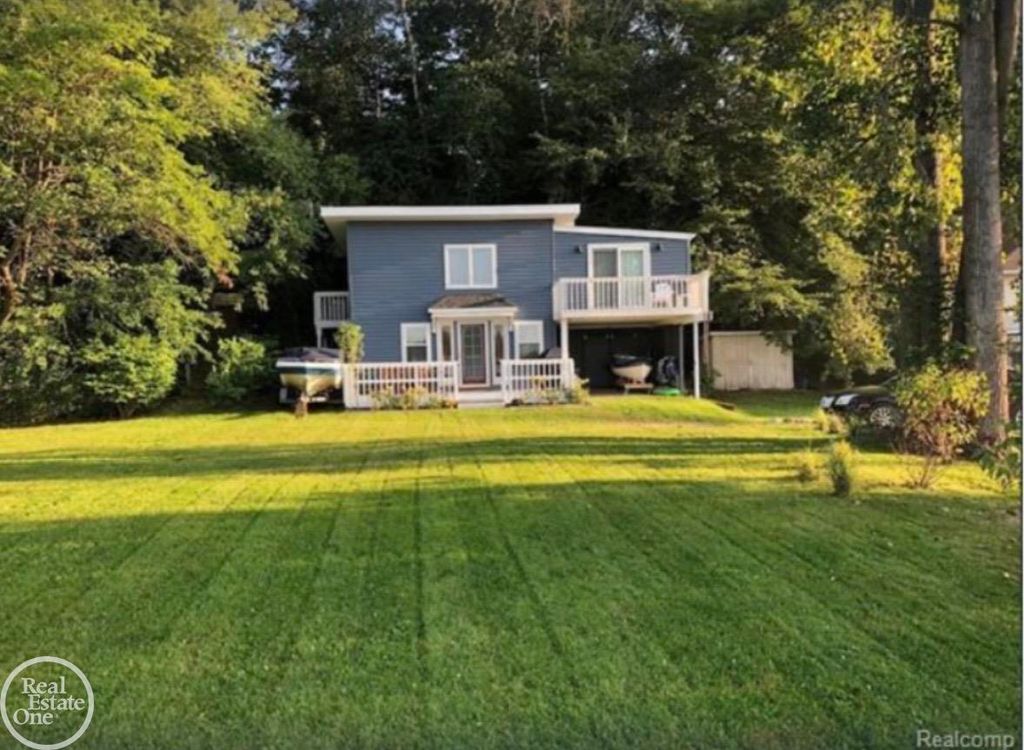 2100 Gray Park Drive, Oregon Twp, MI 48446