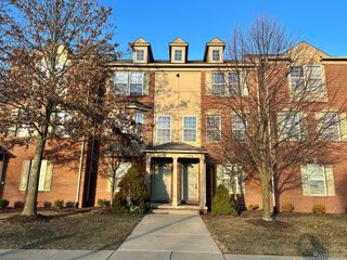 27976 DECLARATION Road, Novi, MI 48377