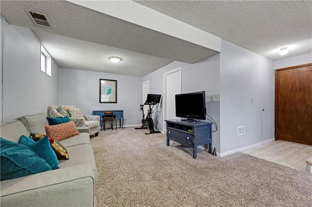 16305 W 125th Street, Olathe, KS 66062
