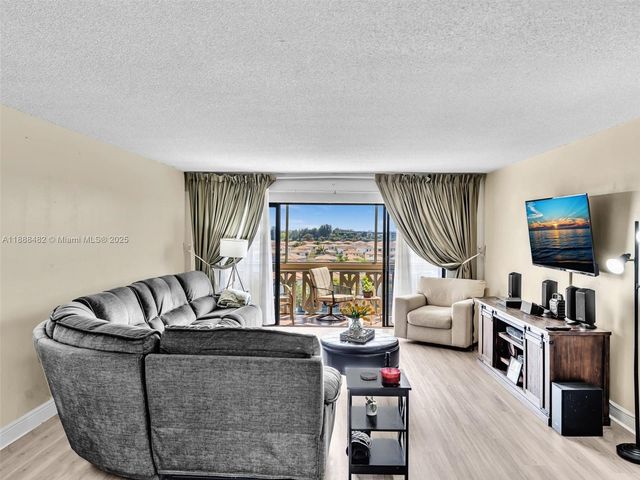 800 NE 195th St 716, Miami, FL 33179