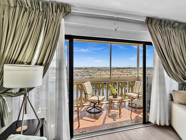 800 NE 195th St 716, Miami, FL 33179