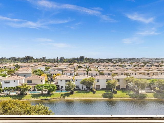 800 NE 195th St 716, Miami, FL 33179