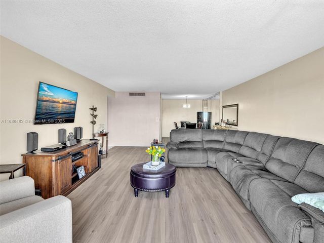 800 NE 195th St 716, Miami, FL 33179