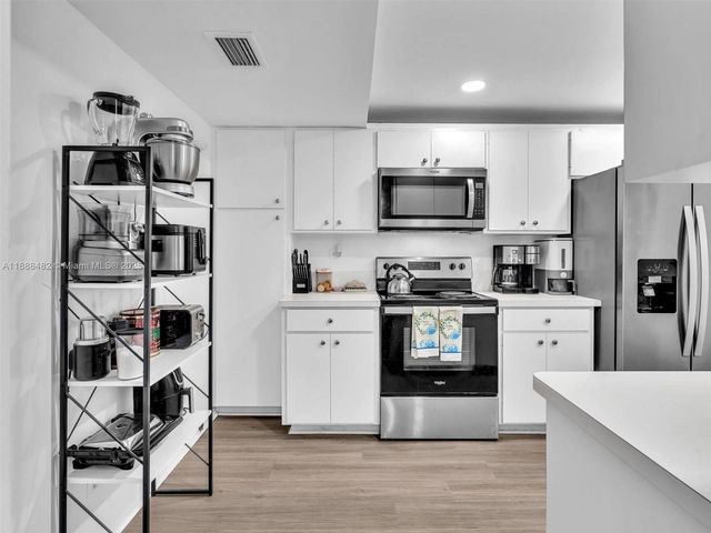 800 NE 195th St 716, Miami, FL 33179