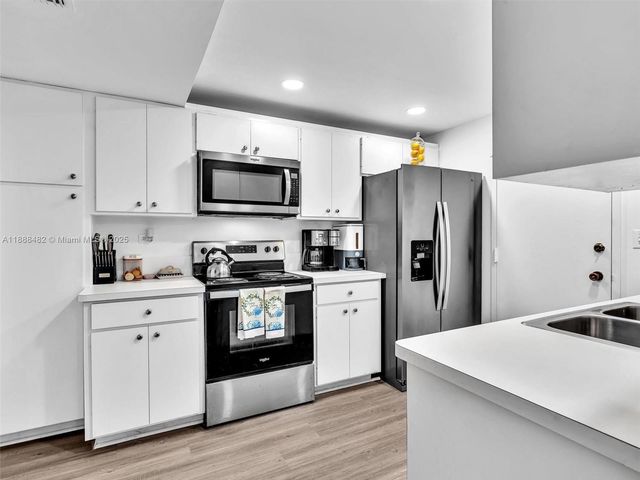 800 NE 195th St 716, Miami, FL 33179