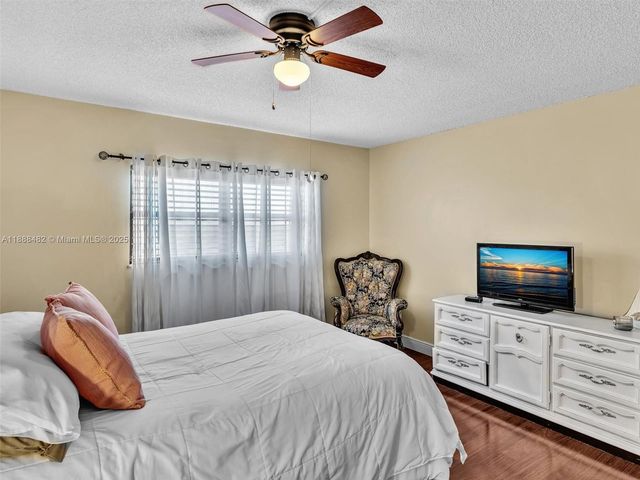 800 NE 195th St 716, Miami, FL 33179