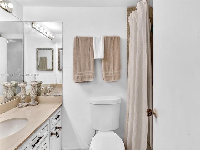 800 NE 195th St 716, Miami, FL 33179