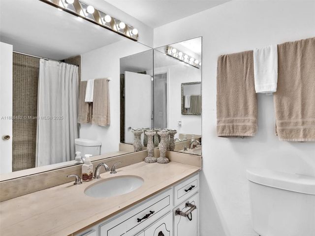 800 NE 195th St 716, Miami, FL 33179